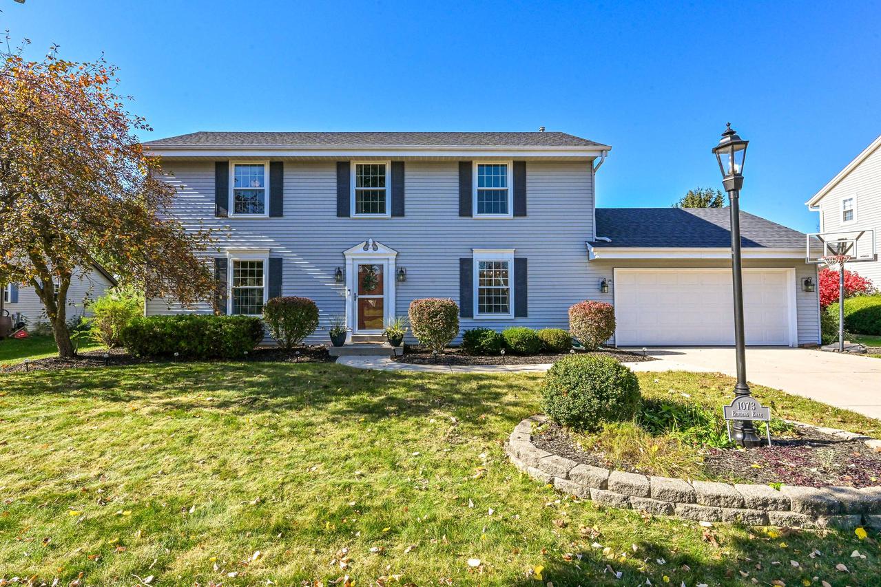 1073 Bending Brae Dr, Pewaukee, WI 53072