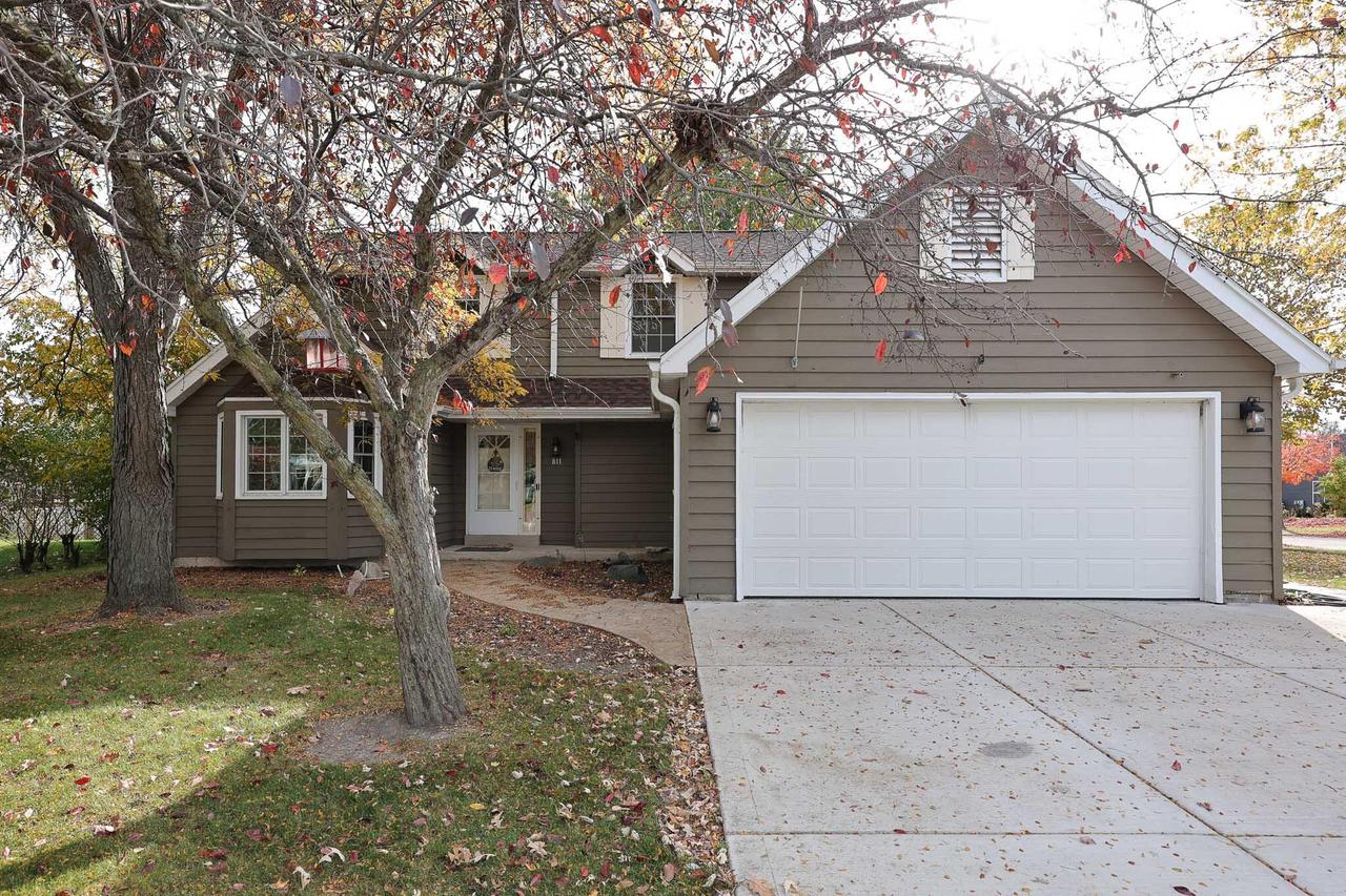 811 E Elm Rd, Oak Creek, WI 53154