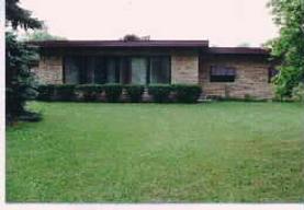 S37W22342 W Crestview Dr, Waukesha, WI 53189