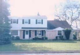N86W15733 W Shore Crest Dr, Menomonee Falls, WI 53051