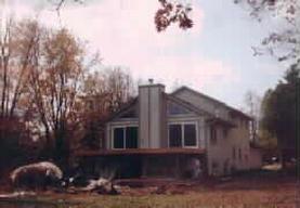 2110 W Shore Dr, Delafield, WI 53018