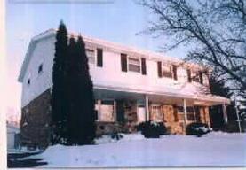 1084 Knollwood Dr #1086, Saukville, WI 53080