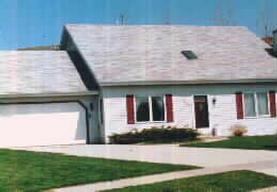 910 W Kings Ridge Ct., West Bend, WI 53095