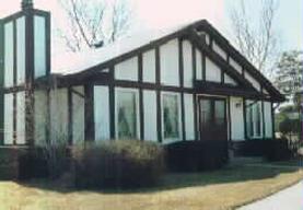 5297 S Somerset Ln, Greenfield, WI 53221