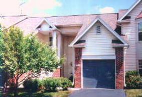 3527 W Old Oak Dr., Greenfield, WI 53221