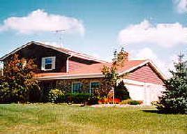 W353N6094 N Bayshore Cir, Oconomowoc, WI 53066