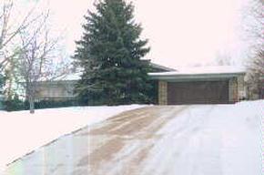 5800 S St Andrews Dr, New Berlin, WI 53146