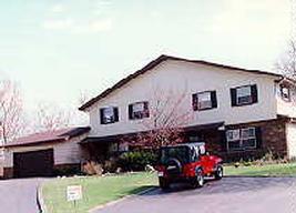 828 W Shore Dr, Delafield, WI 53018