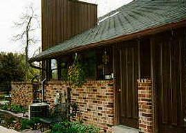 5218 Woodbridge Ln., Greenfield, WI 53221