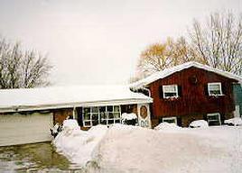 138 S Laurel Dr, West Bend, WI 53095