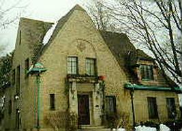 1620 Upper Pkwy., Wauwatosa, WI 53213