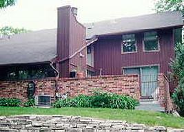 5204 S Woodbridge Ln., Greenfield, WI 53221