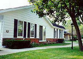 5278 Woodbridge Ln, Greenfield, WI 53221