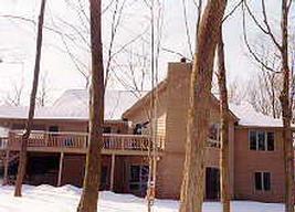 126 Saint Andrews Trl, Fontana, WI 53125