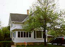 613 W Wisconsin Ave., Oconomowoc, WI 53066