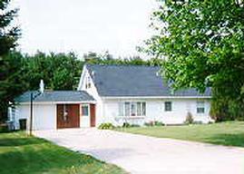 5664 Hilldale Dr., Hartford, WI 53086