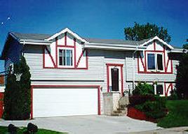 814 E Kings Ridge Ct., West Bend, WI 53090