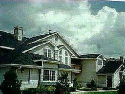 W240N2524 E Parkway Meadow Cir., Pewaukee, WI 53072