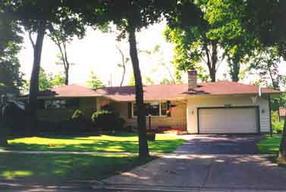 259 S Lincoln Dr., West Bend, WI 53095