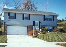 906 W Kings Ridge Ct., West Bend, WI 53090
