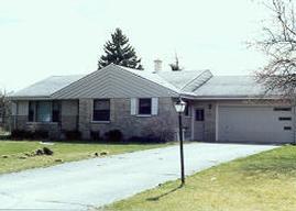 N68W15787 Chateau Dr, Menomonee Falls, WI 53051