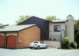 5251 Somerset Ln, Greenfield, WI 53221