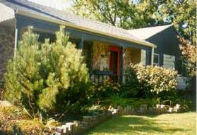 1221 Sunnyslope Dr, Hartland, WI 53029