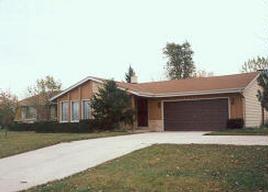 8024 S Chapel Hill Dr., Franklin, WI 53132