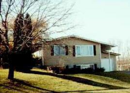 99 Summit St, Hartford, WI 53027