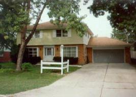 10912 W Courtland Ave, Wauwatosa, WI 53225