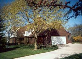 909 Old Tower Rd, Oconomowoc, WI 53066