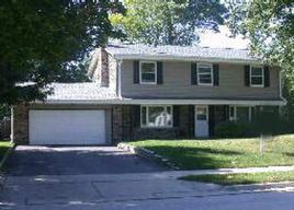 1744 Blackhawk Tr, Waukesha, WI 53186