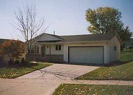 824 E Kings Ridge Ct., West Bend, WI 53090