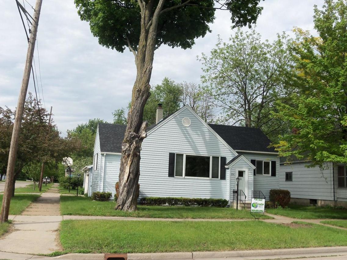 236 Terrace Ave, Marinette, WI 54143