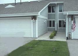 306 Hartford Sq., Hartford, WI 53027