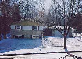 1325 Bobolink Ln., West Bend, WI 53095