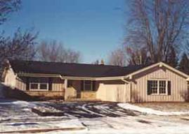 320 Hillview Cir., Waukesha, WI 53188