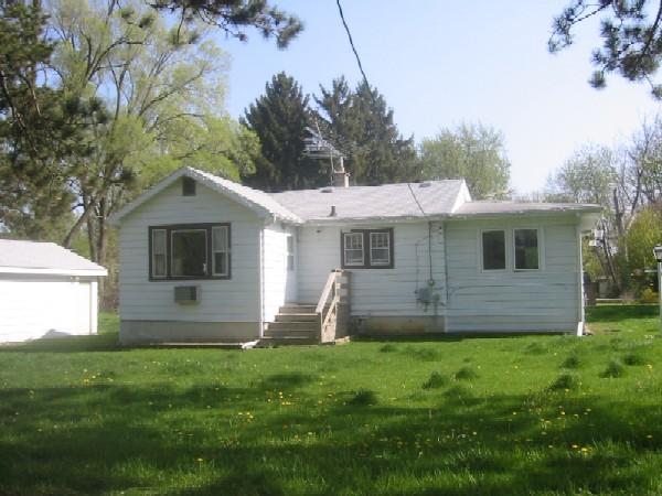 1055 W Hyacinth Rd., Bloomfield, WI 53128