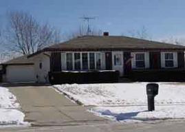 7466 S Chapel Dr, Oak Creek, WI 53154