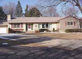 470 E Fox Dale Ct., Fox Point, WI 53217