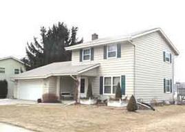 1714 Mohawk Ln., Waukesha, WI 53186