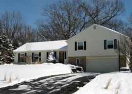 3720 S Cari Adam Dr., New Berlin, WI 53146