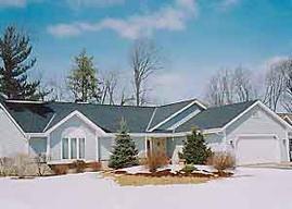 8820 W Whispering Oaks Ct, Franklin, WI 53132