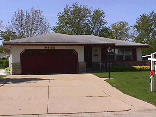 6122 Sycamore St., Greendale, WI 53129