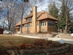 855 Grandview Dr., Elm Grove, WI 53122