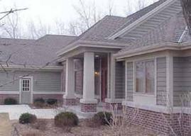 393 Woodside Dr., Cedarburg, WI 53012