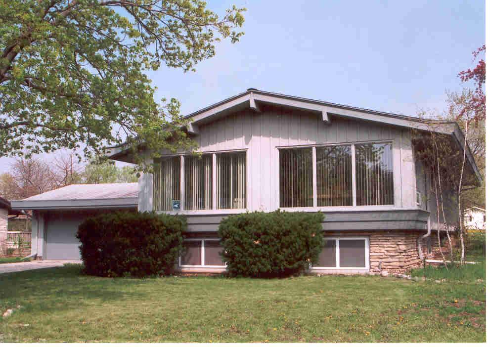 8590 N Point Dr., Fox Point, WI 53217