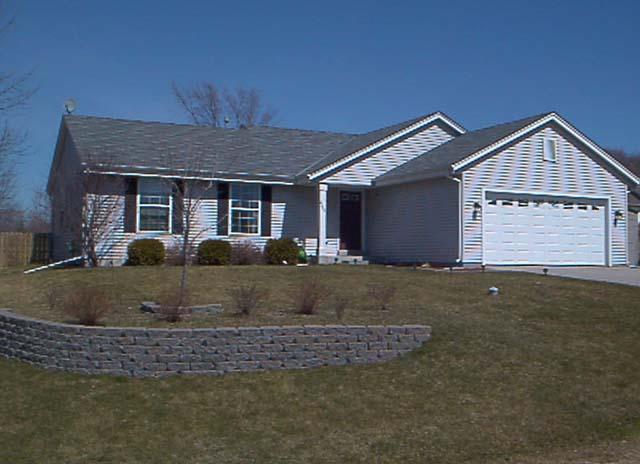 2386 W Julianne St., Ashippun, WI 53066