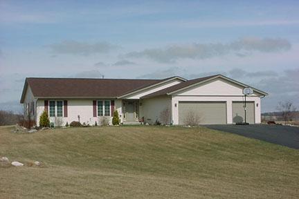 2683 S Boettcher Ct., Genesee, WI 53188