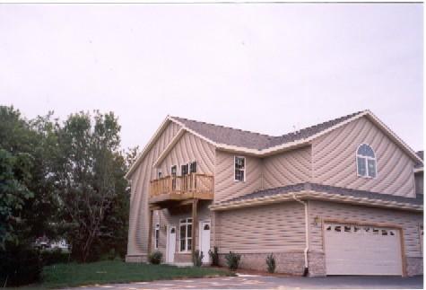 354 Manchester, Hartland, WI 53029